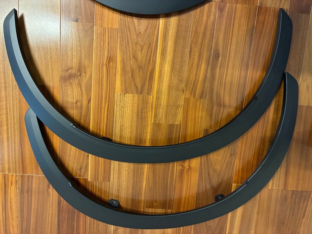 レクサス　LBX 純正フェンダーアーチモール