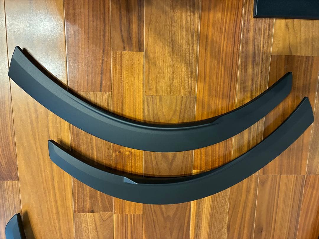 レクサス　LBX 純正フェンダーアーチモール