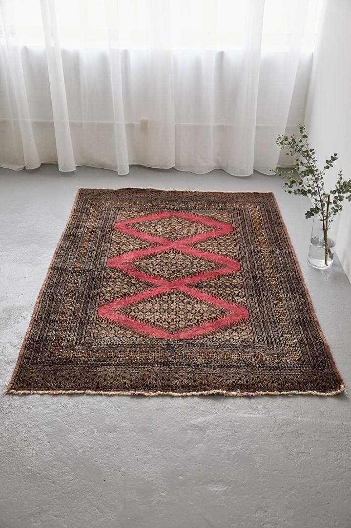 ヴィンテージラグ　トライバルラグ　パキスタン産（169×119cm）リペア跡あり