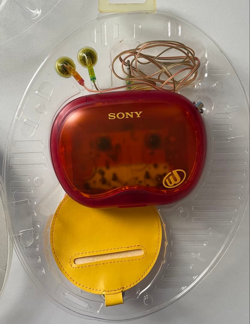 SONY WM-EQ2/R カセットプレーヤー レッド/イエロー ジャンク品