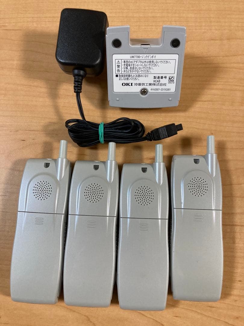 2021年製　OKI　UM7700　PHS　本体４台 充電器１台　中古