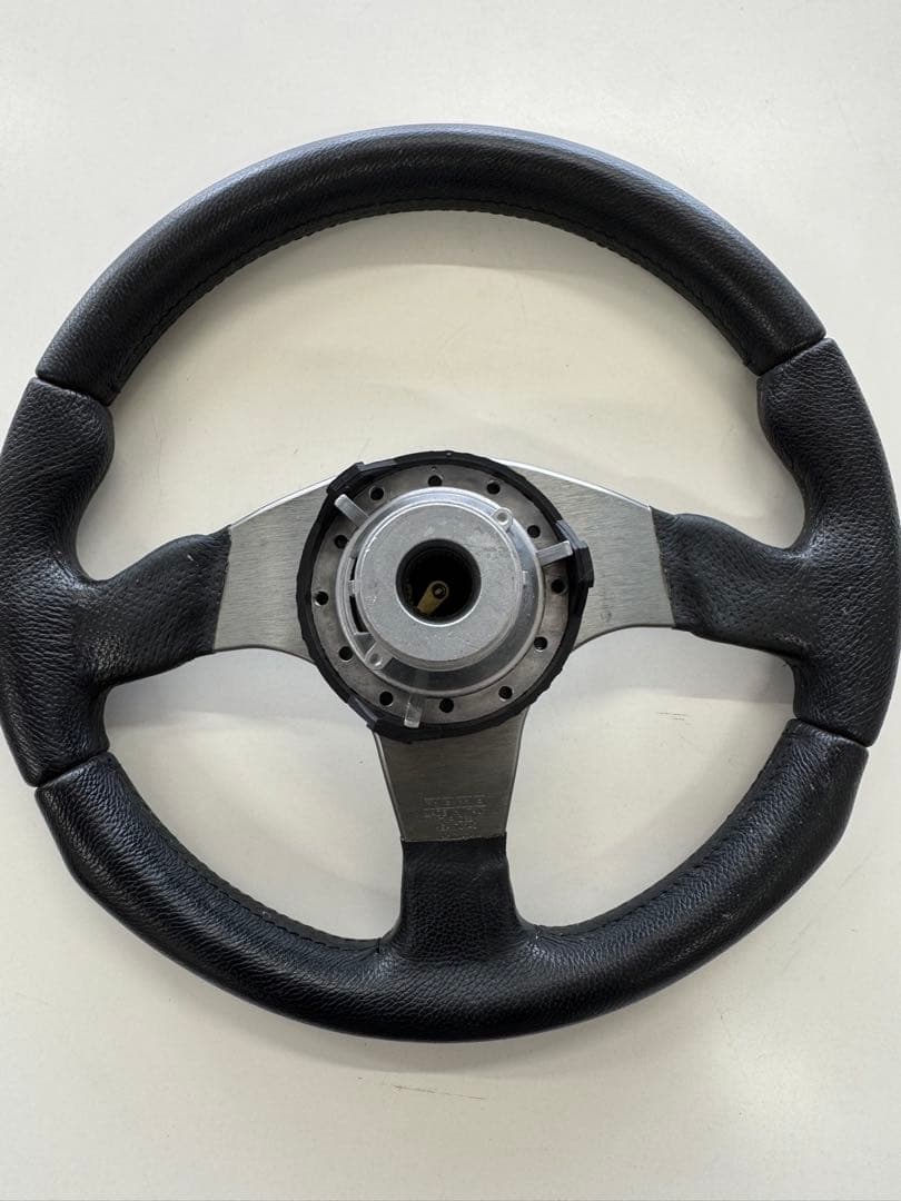 MOMO RACE ステアリング Φ32cm（D32）ブラック 本革 正規品