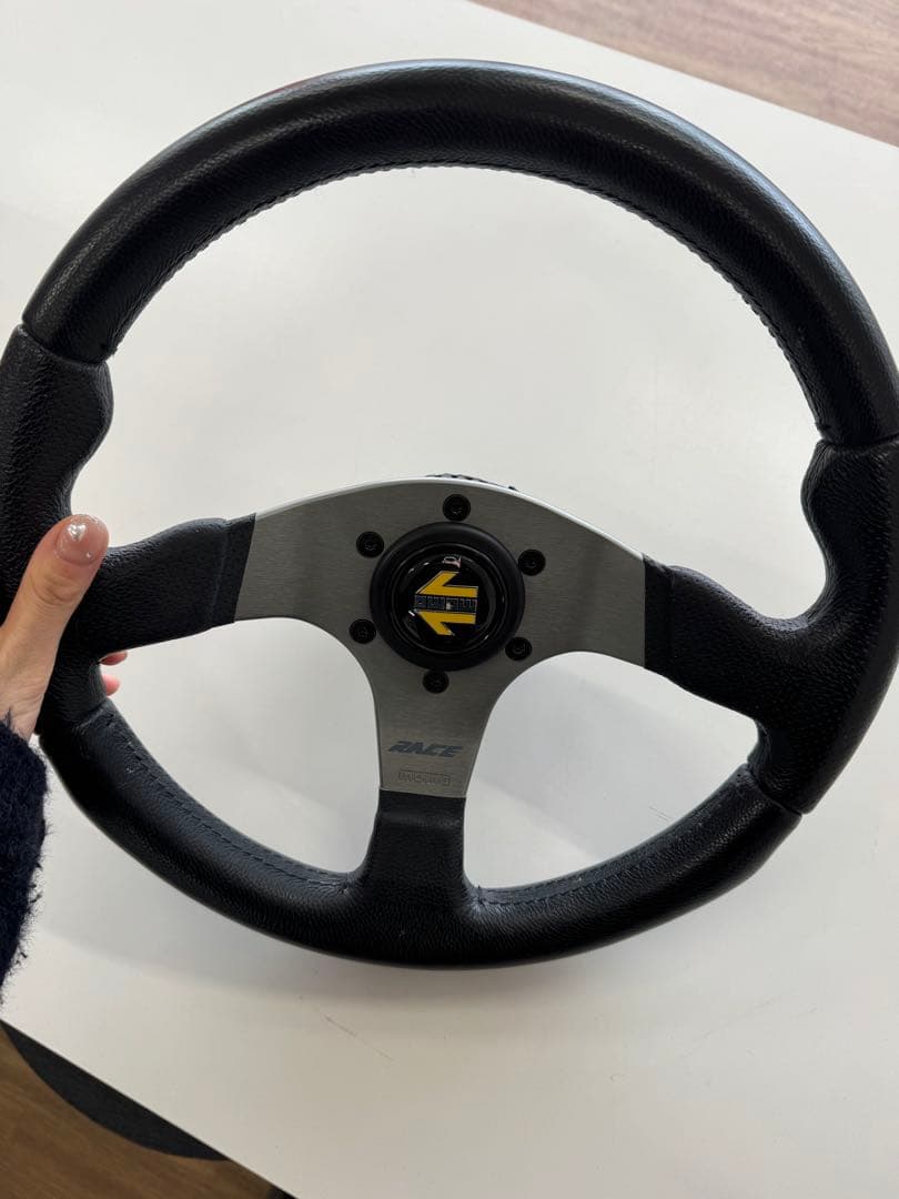 MOMO RACE ステアリング Φ32cm（D32）ブラック 本革 正規品