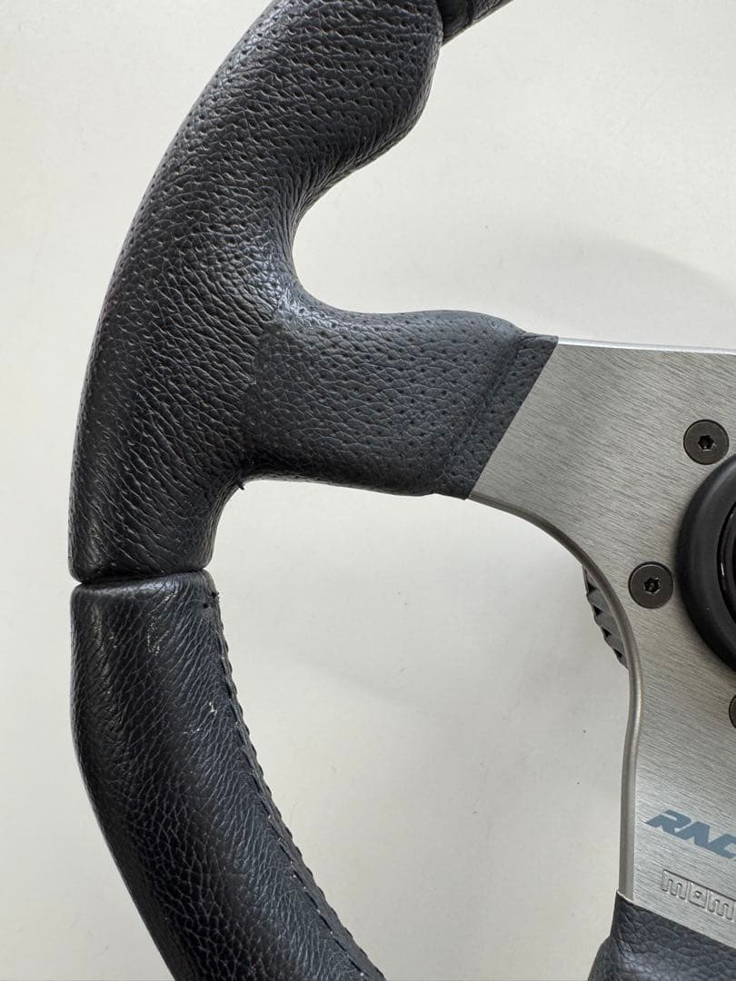 MOMO RACE ステアリング Φ32cm（D32）ブラック 本革 正規品