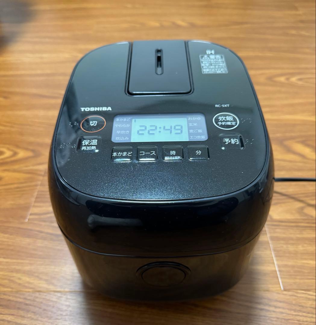 【値下げ】22年製　TOSHIBA RC-10 ブラック炊飯器