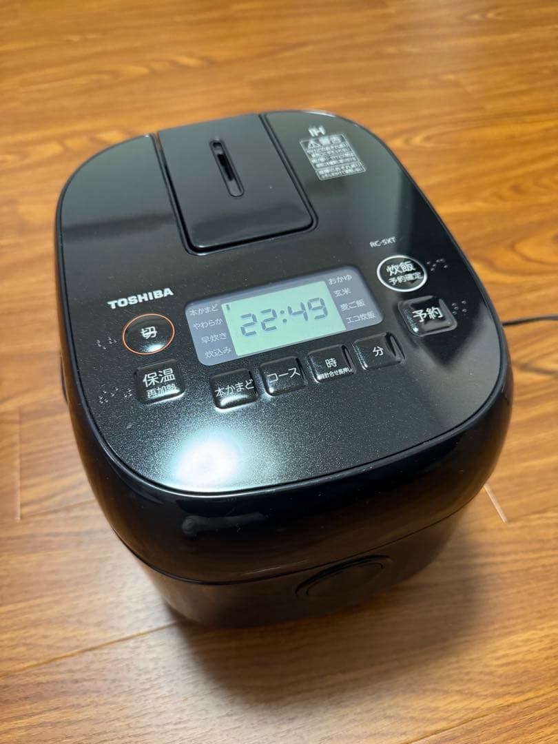 【値下げ】22年製　TOSHIBA RC-10 ブラック炊飯器