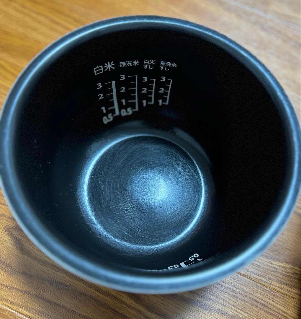 【値下げ】22年製　TOSHIBA RC-10 ブラック炊飯器