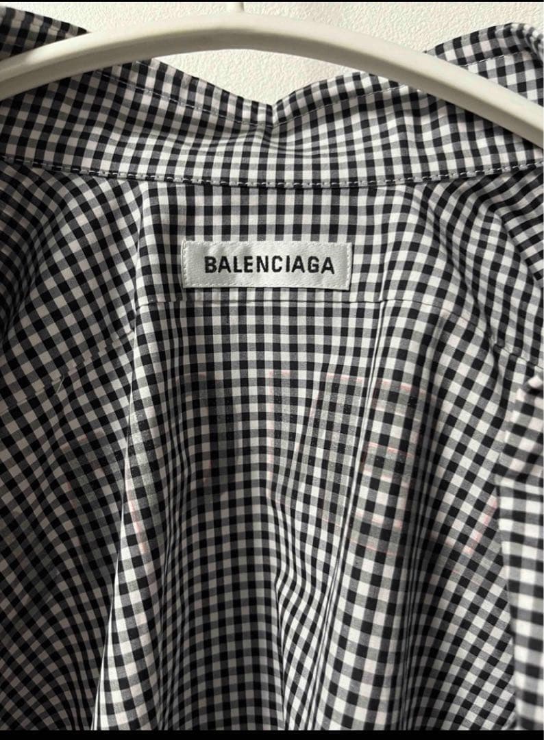 最終お値下げ　バレンシアガ　ロゴ入りシャツ