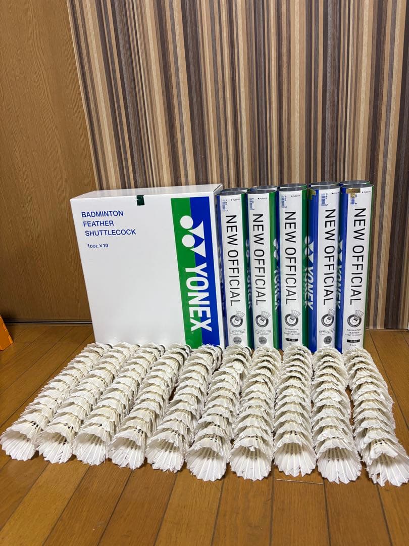 中古シャトル　ニューオフィシャル YONEX 130球