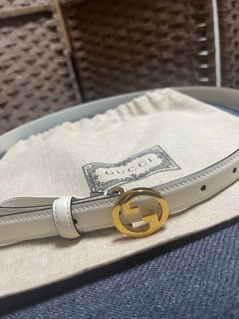 【最終〜11/26朝締】GUCCI ホワイトレザーベルト ゴールドバックル