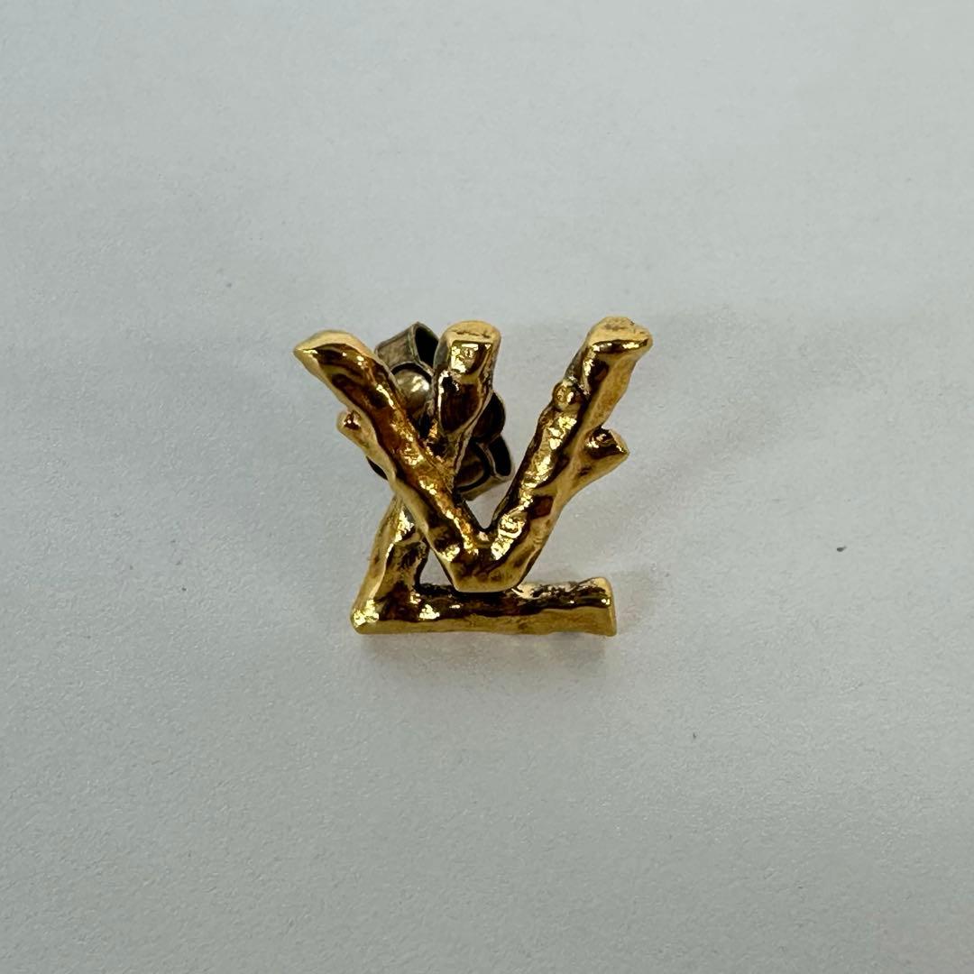 LOUIS VUITTON 片耳ピアス