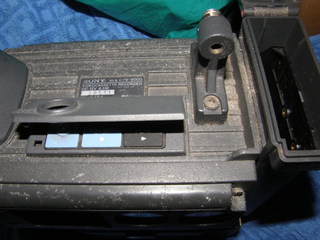 ソニーHI8ドカブルタイプレコーダーEVV-9000ジャンク品の出品です。
