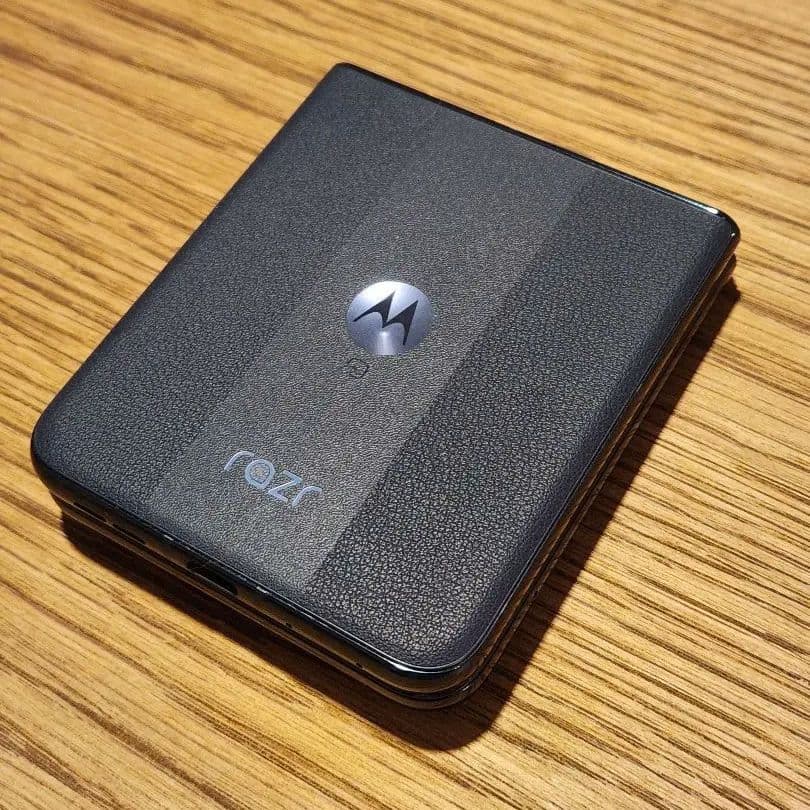 スマートフォン本体 Motorola razr 50 ultra