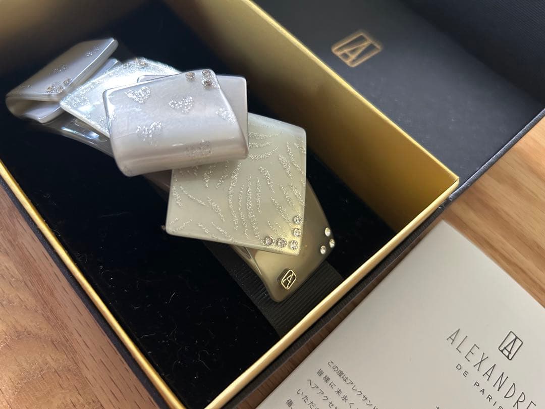 アレクサンドルドゥパリ 重なりが美しいスワロフスキーバレッタ和装にも グレーラメ