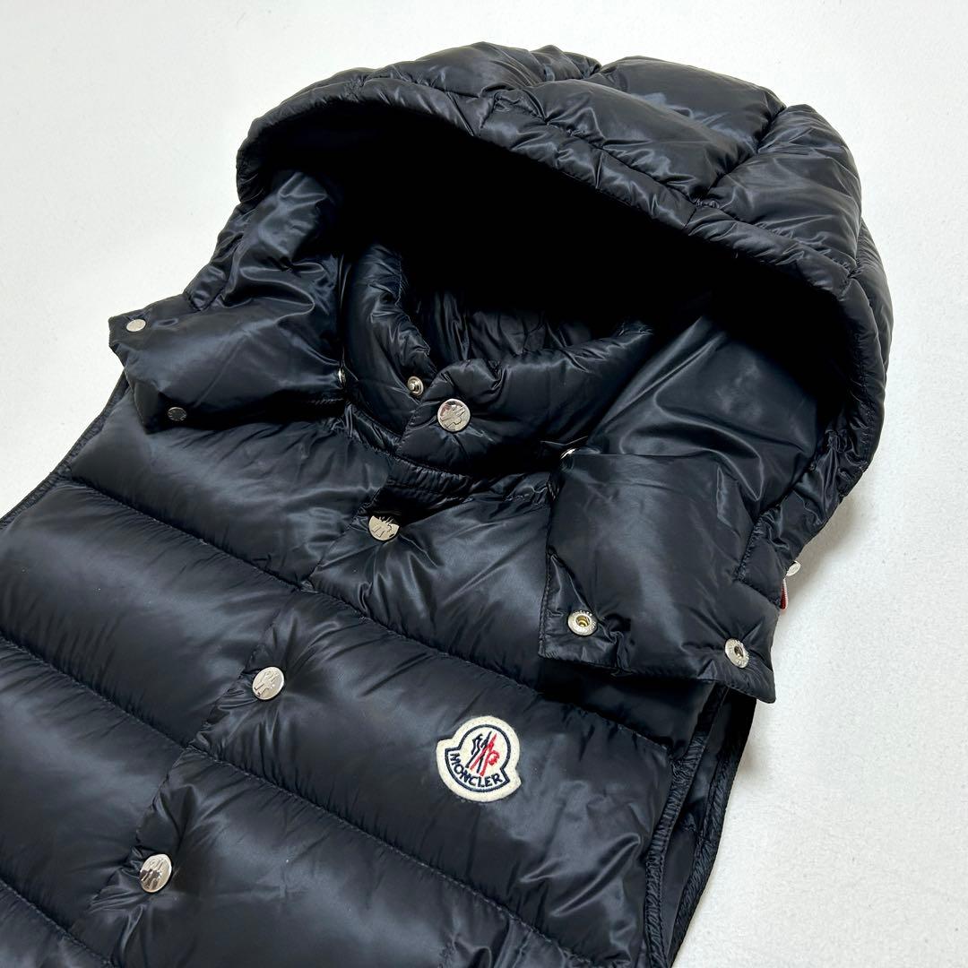 t*s様 極美品 MONCLER BILLECART ダウンベスト フード付き
