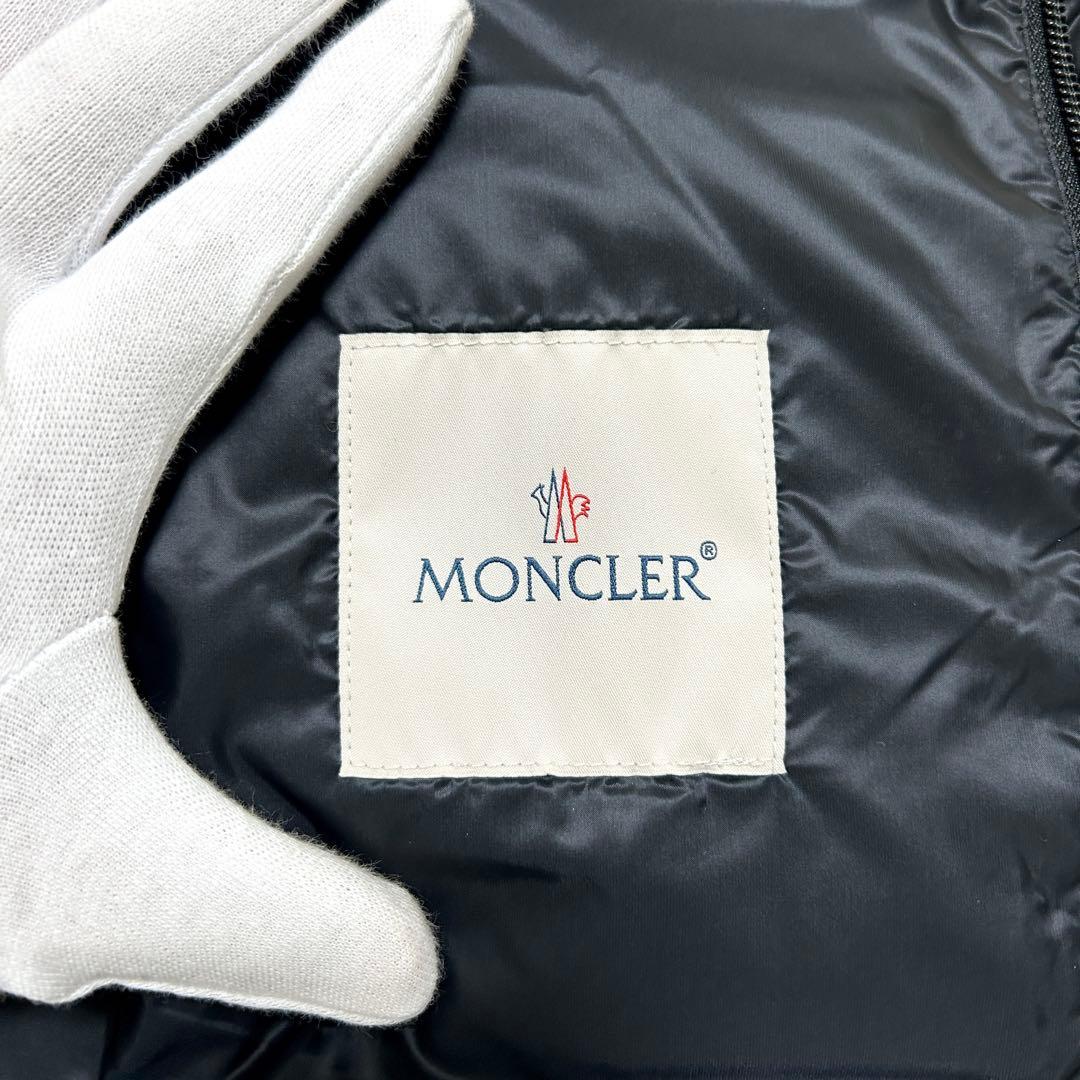 t*s様 極美品 MONCLER BILLECART ダウンベスト フード付き