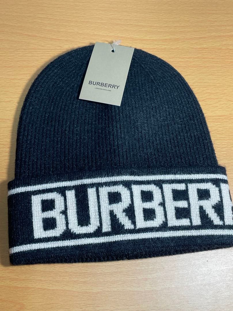 BURBERRY BLACK ニット帽　未使用品