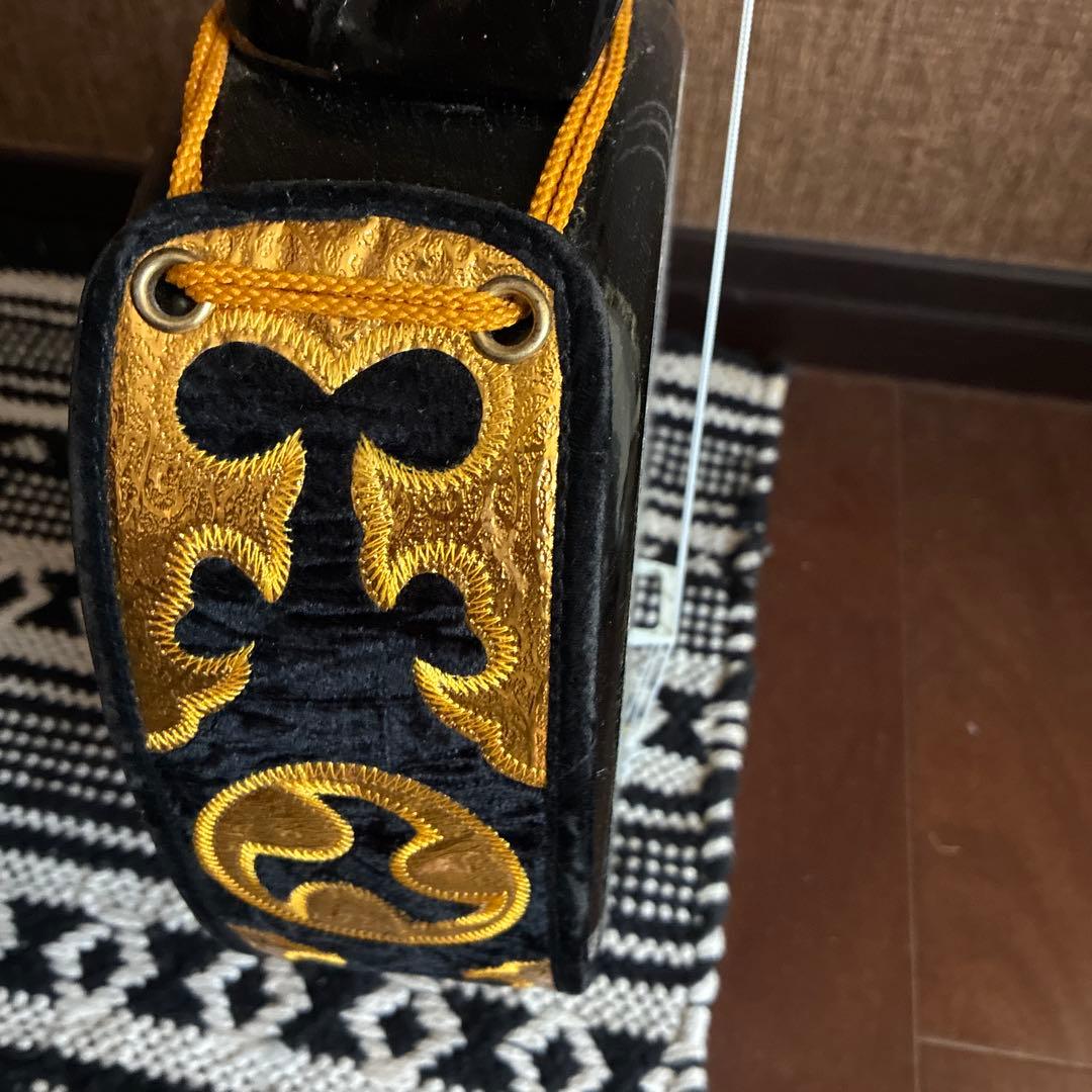 三味線 本体 黒 金色刺繍
