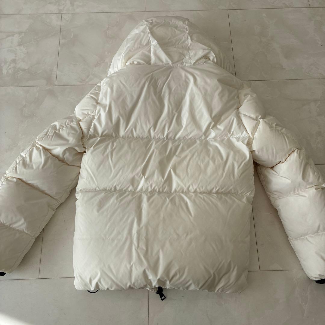 MONCLER フード付きホワイトダウンジャケット