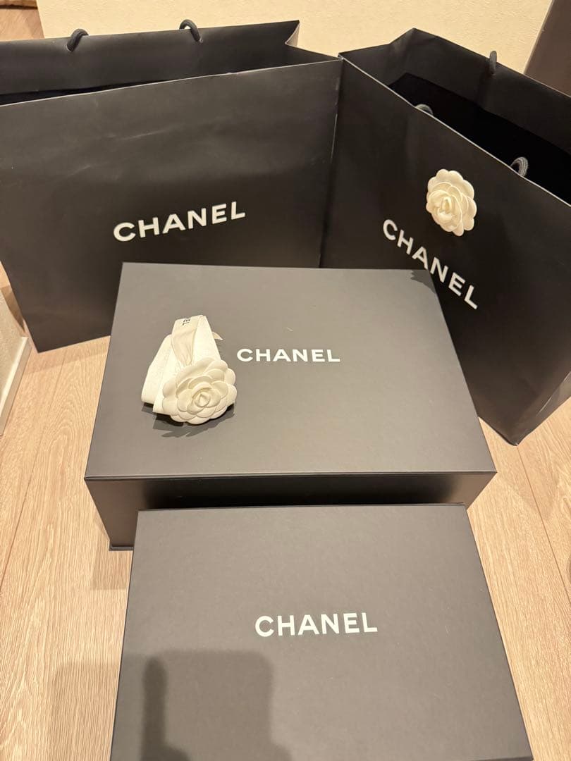 CHANELシャネル ギフト空箱 大・小2コセット　マグネット式