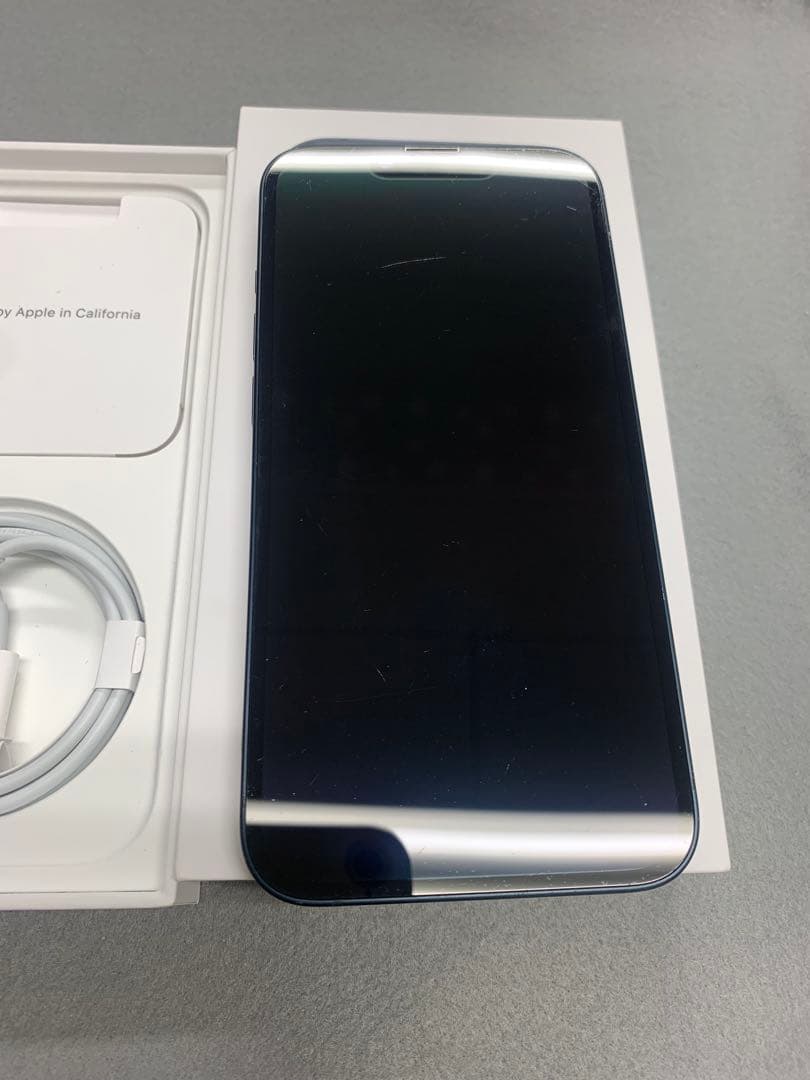 中古品　国内版　SIMフリー　iPhone13 128GB ブルー色
