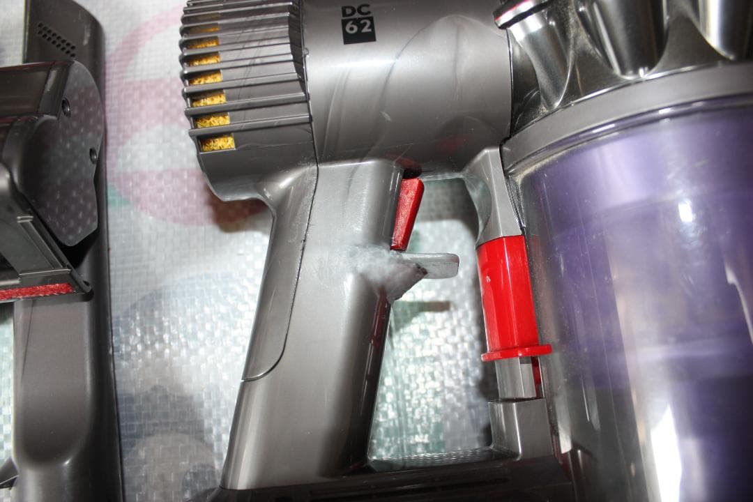 Dyson ダイソン コードレス掃除機 すぐに使えます‼️
