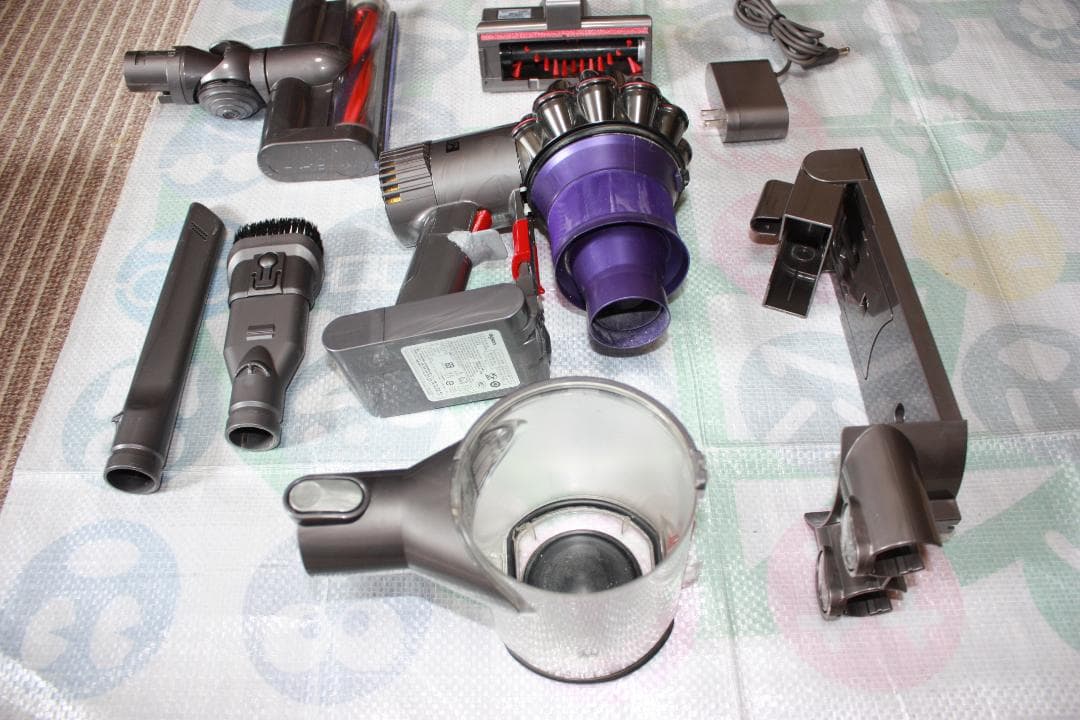 Dyson ダイソン コードレス掃除機 すぐに使えます‼️