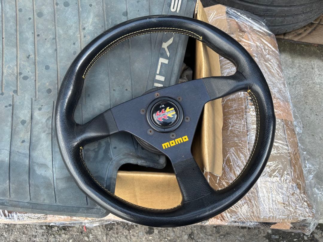 momo VELOCE RACIG 320Φ CORSEホーン