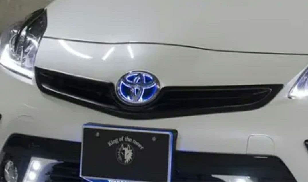 よんさむ！　30 プリウス　グリルのみ