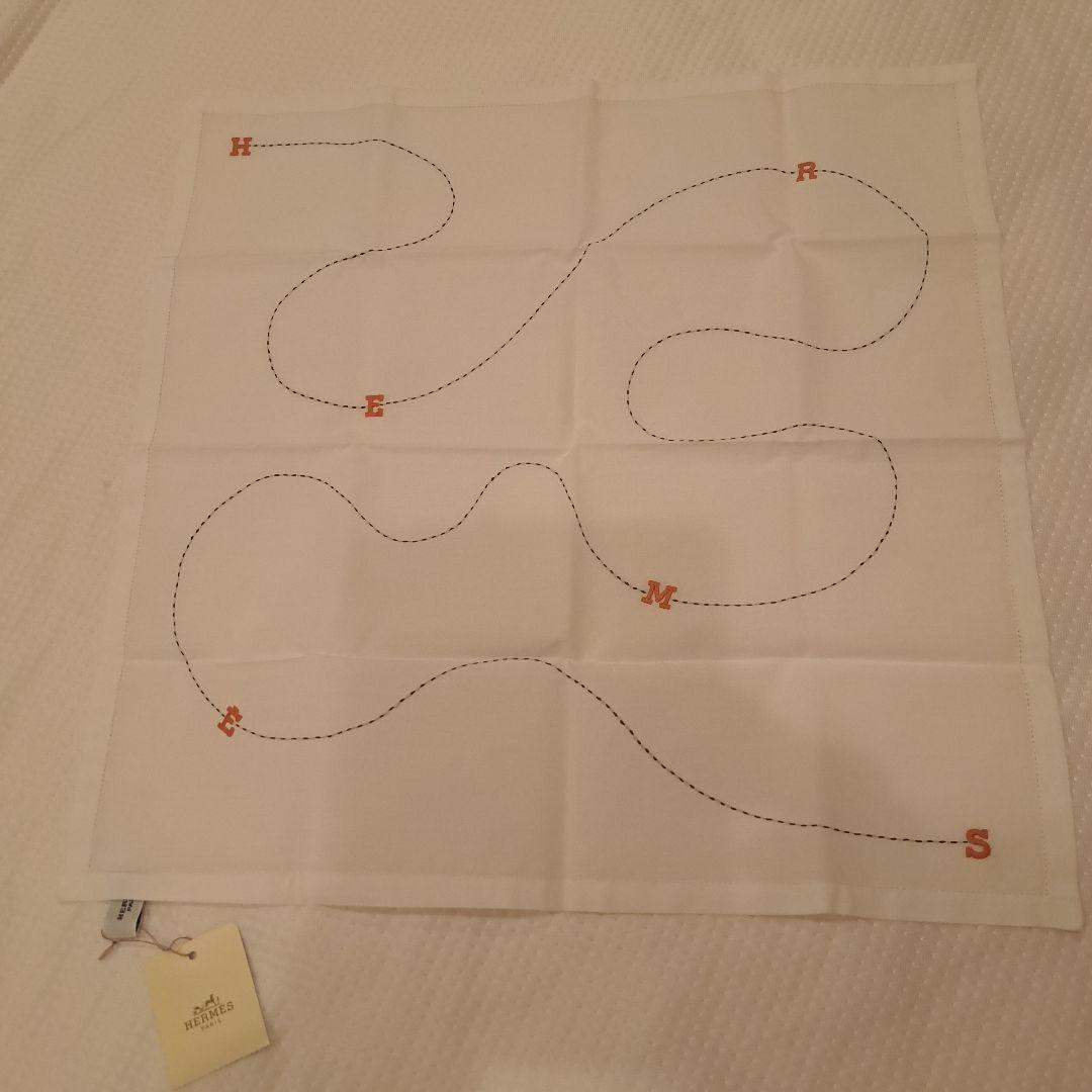 【未使用タグ付き】　HERMES エルメス　ハンカチ　箱付き　ロゴ刺繍