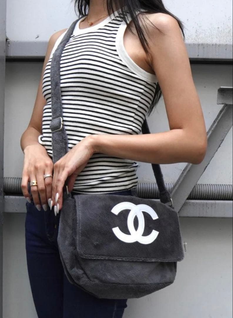 CHANEL ブラックショルダーバッグ