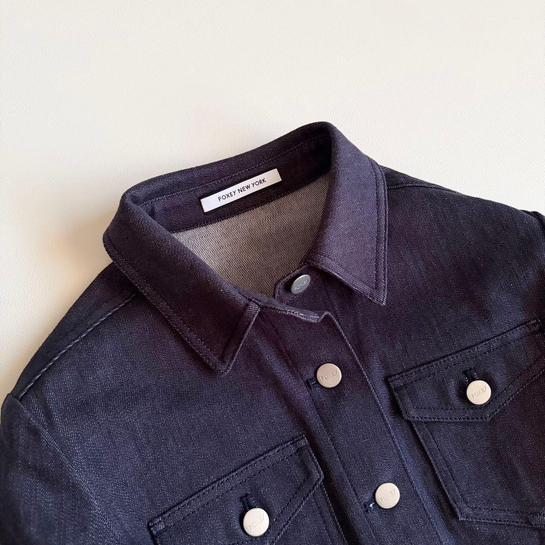 美品 【フォクシー】クロップド デニムジャケット メタルボタン ロゴパッチ 38