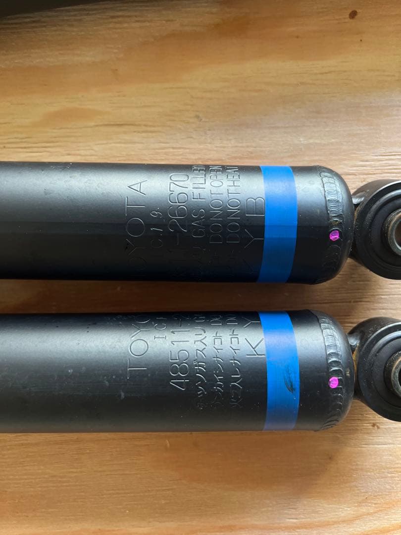 ハイエース純正 ショックアブソーバーセット 標準ロング4WD