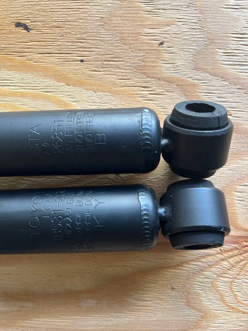 ハイエース純正 ショックアブソーバーセット 標準ロング4WD