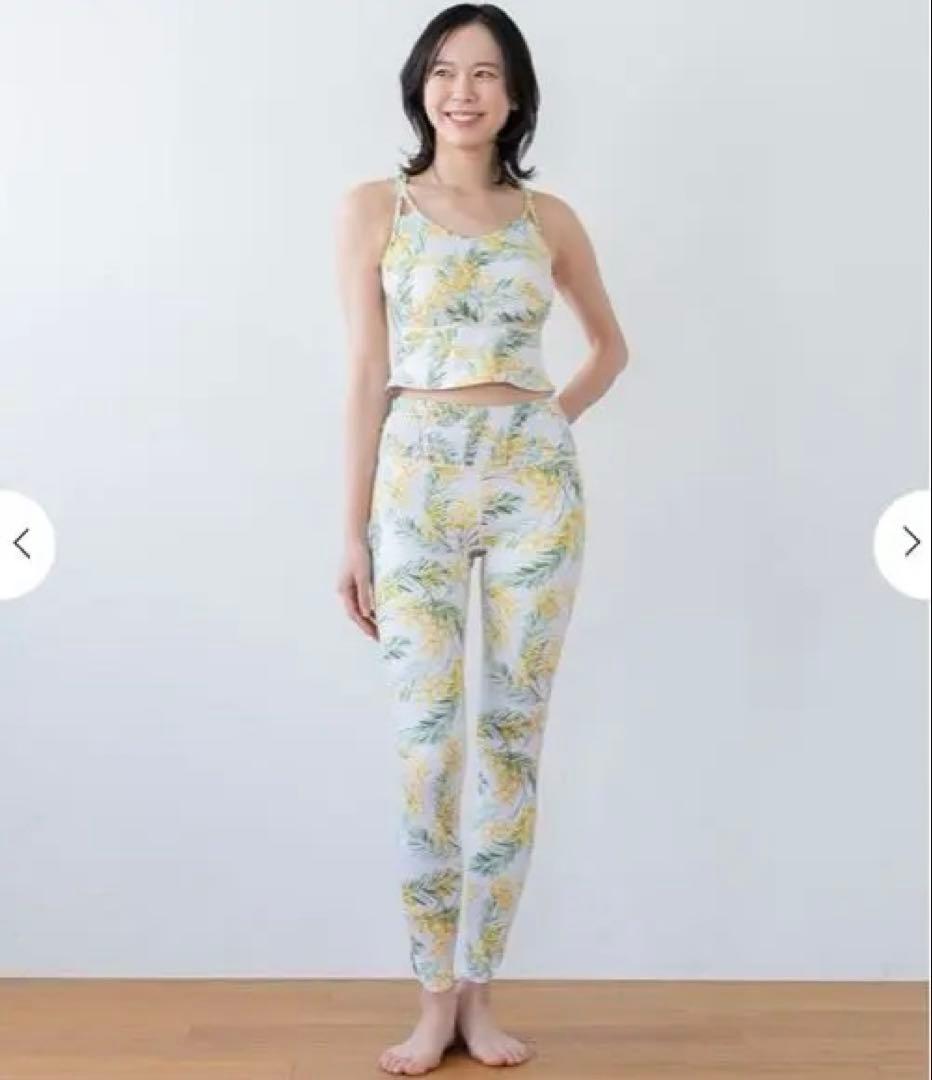 新品未開封【SUKALA】スプリングフラワーシャーリングレギンス