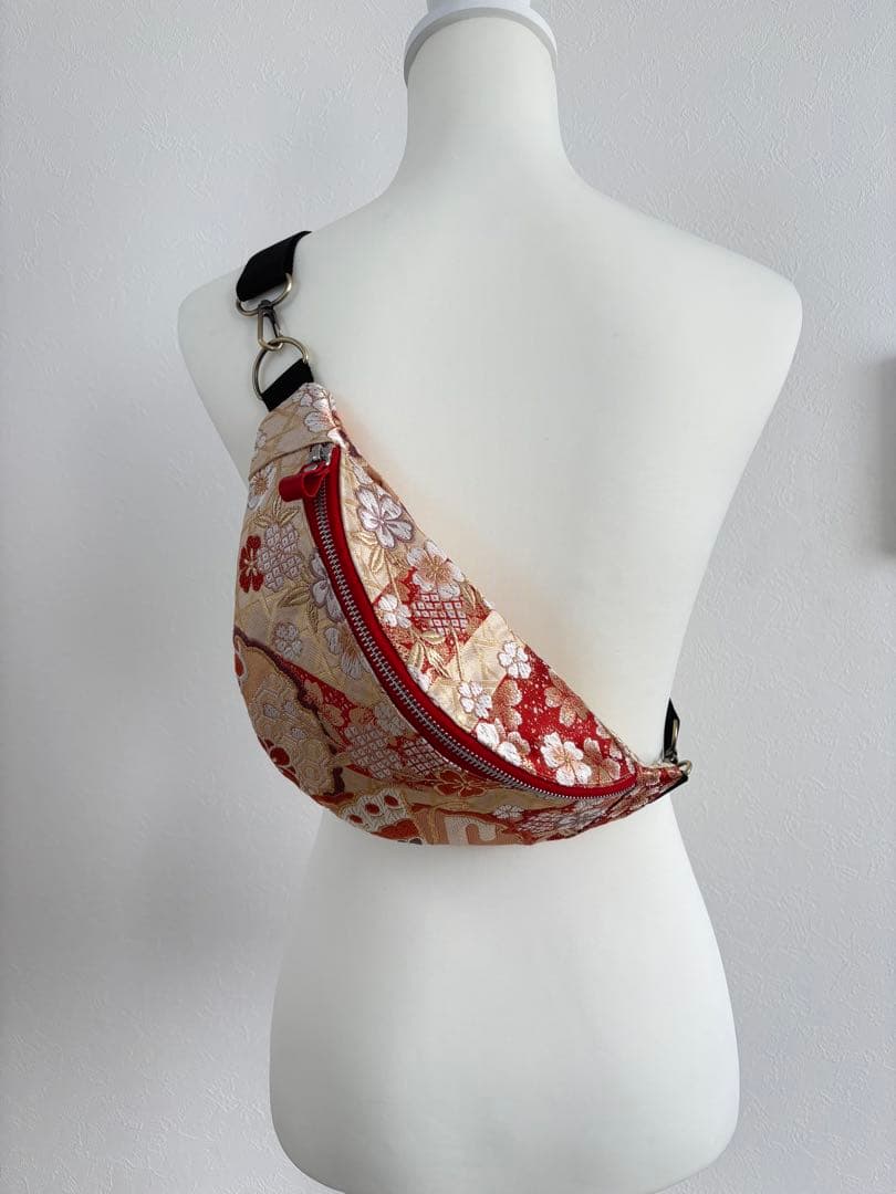 帯リメイク クロスボディバッグ｜華やかな花柄｜和モダンボディバッグ｜一点物
