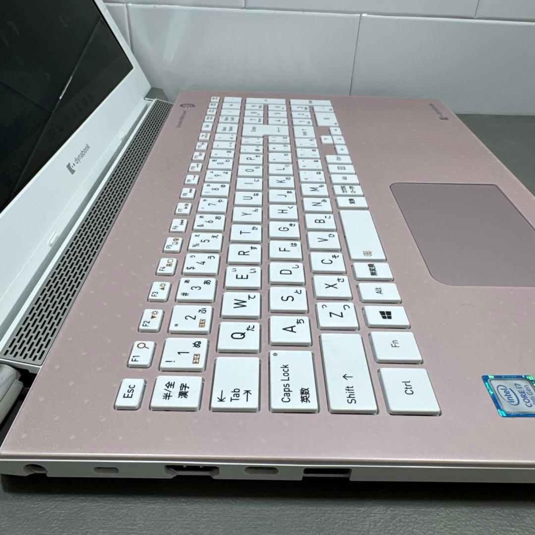 【超レア】東芝ダイナブックフォーマルロゼ☘8世代i7☘️NVMe256+1TB