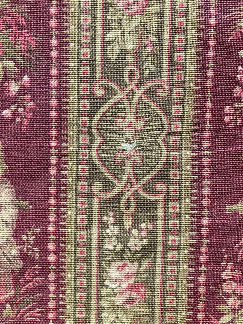 1900年代初頭頃　レア　ボルドー色の花摘みの少女の綿布　フランスアンティーク