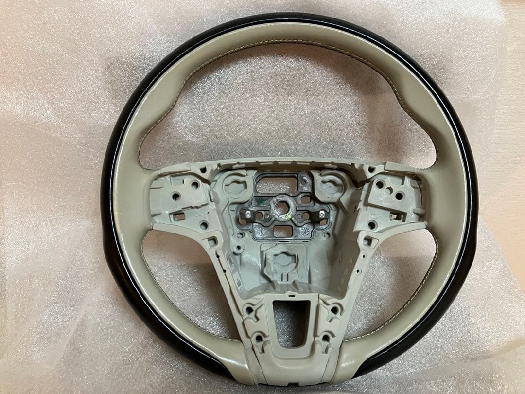 VOLVO ステアリングホイール 31426787 ボルボ　v40より取り外し