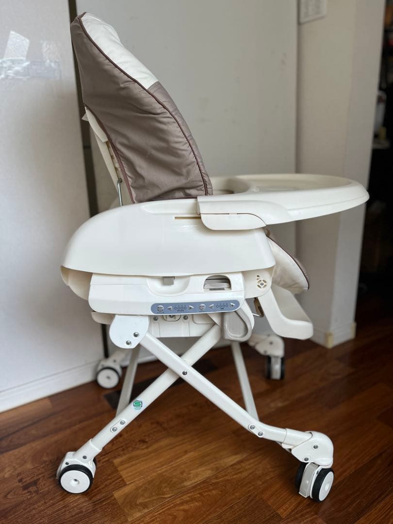 Combi ネムリラ 電動 スウィング￼￼ AUTO SWING ベビーチェア