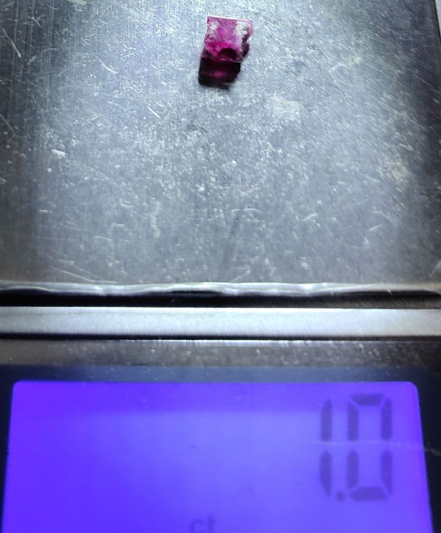 ビクスバイト原石 レッドベリル原石 宝石質 約1ct