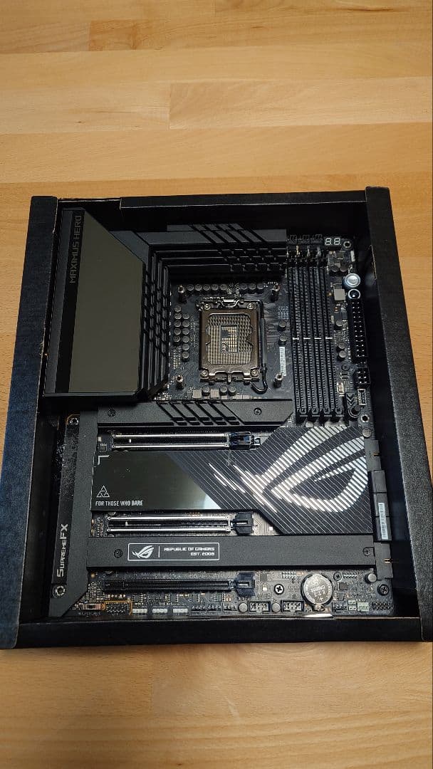 ROG MAXIMUS Z790 HERO ゲーミングマザーボード
