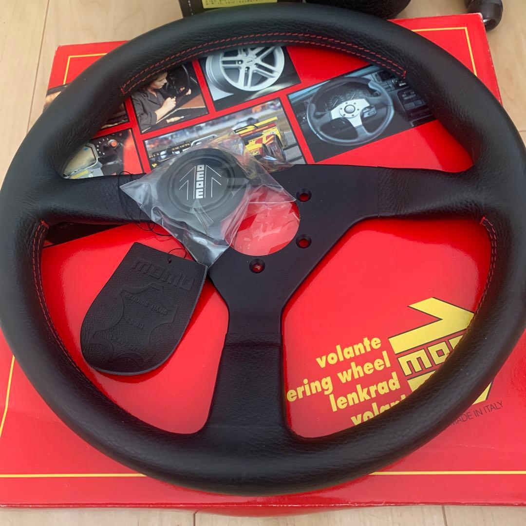 新品未使用MOMO ステアリングホイール 黒 DaikeiSTEEL BOSS