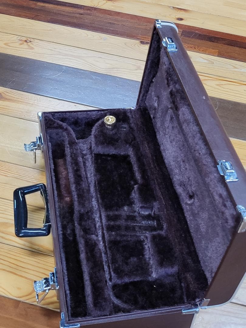 YAMAHAトランペット YTR3320 本体とケース、スタンド付属