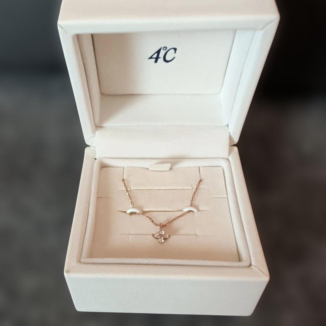 4°C フラワーモチーフ ネックレス　K10　ダイヤモンド