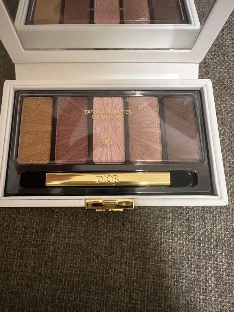 Diorクチュール アイ パレット (ホリデー コレクション 2025 限定品