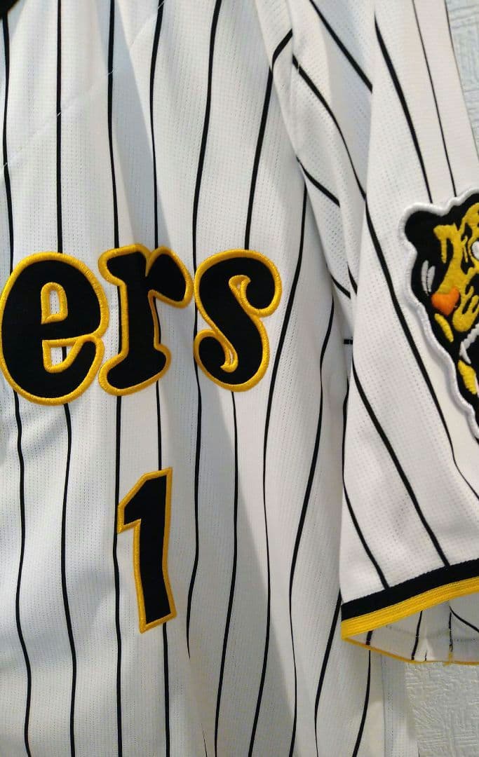 阪神タイガース 森下翔太 ユニフォームとカンフーバット ユニ＆応援メガホンセット