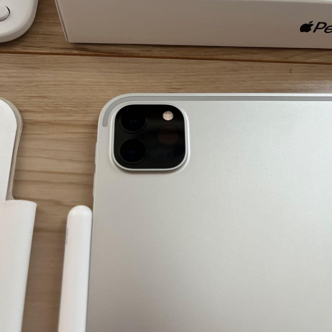 Apple iPad pro 11インチ第4世代 ✨ 豊富なアクセサリー付き❕