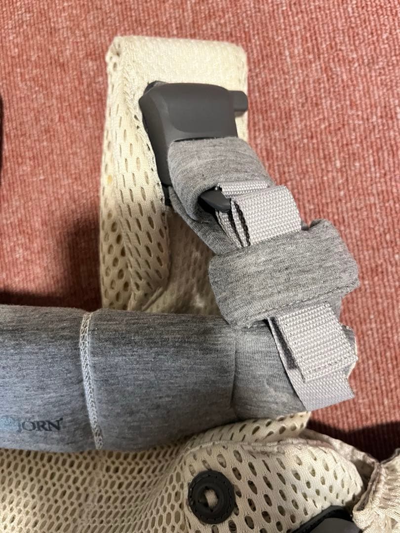 BABYBJÖRN harmony 抱っこ紐 クリーム メッシュ　よだれかけ付き