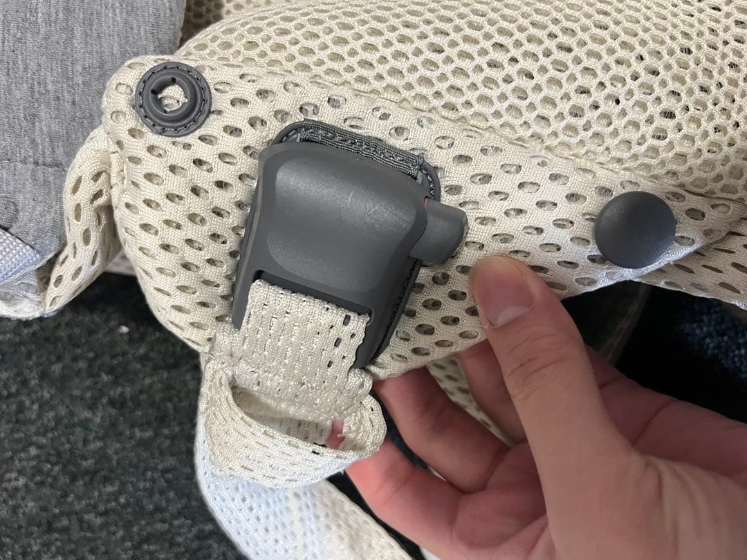 BABYBJÖRN harmony 抱っこ紐 クリーム メッシュ　よだれかけ付き